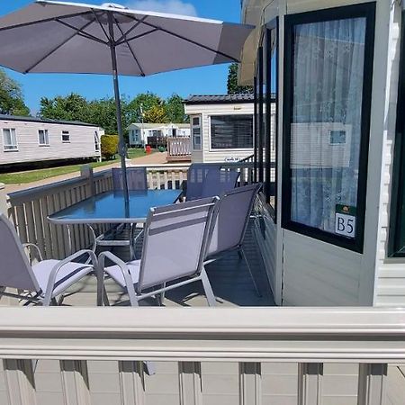 A Fashionable Caravan In A Peaceful Seaside Town Sandown Exterior foto