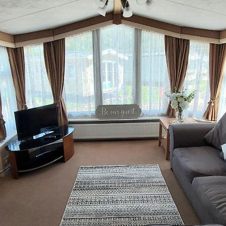 A Fashionable Caravan In A Peaceful Seaside Town Sandown Exterior foto