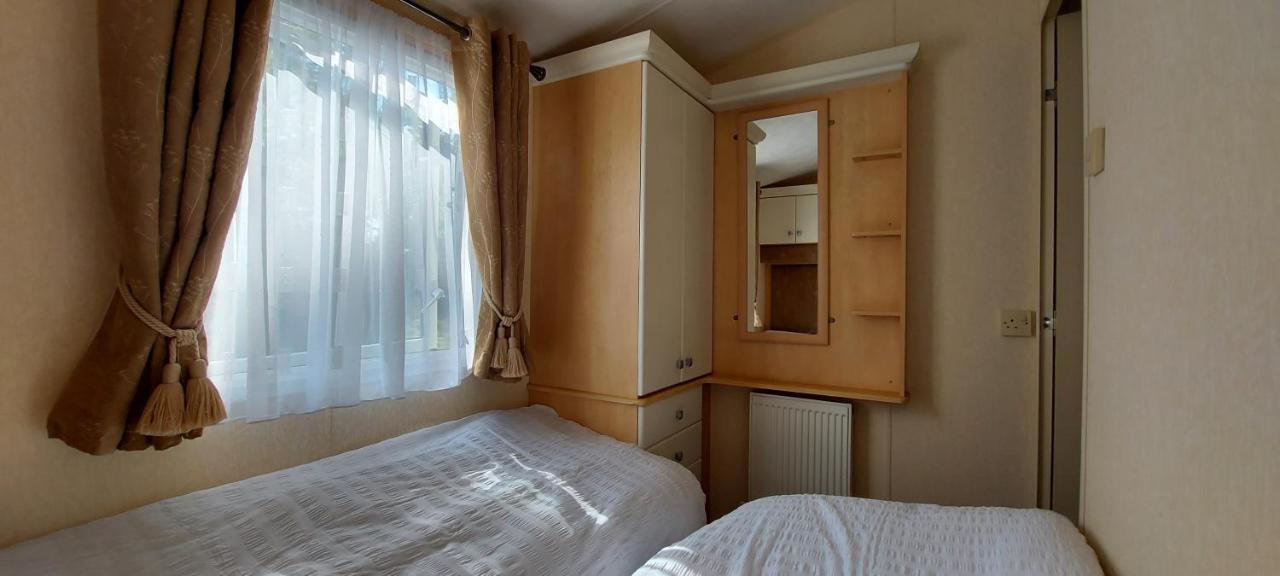 A Fashionable Caravan In A Peaceful Seaside Town Sandown Exterior foto