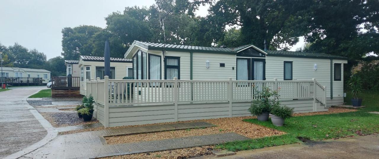 A Fashionable Caravan In A Peaceful Seaside Town Sandown Exterior foto